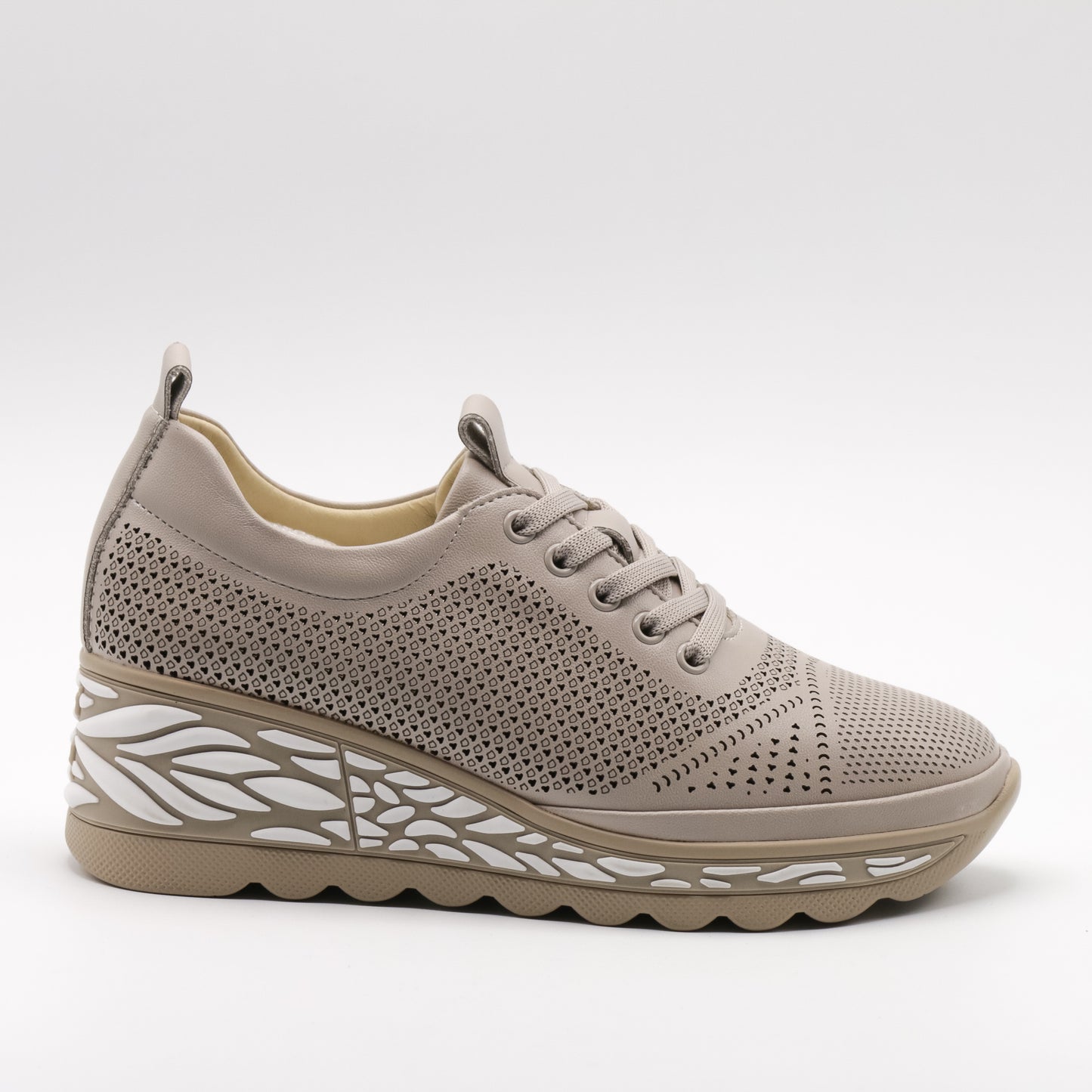 Pantofi casual damă din piele naturală perforată 5601