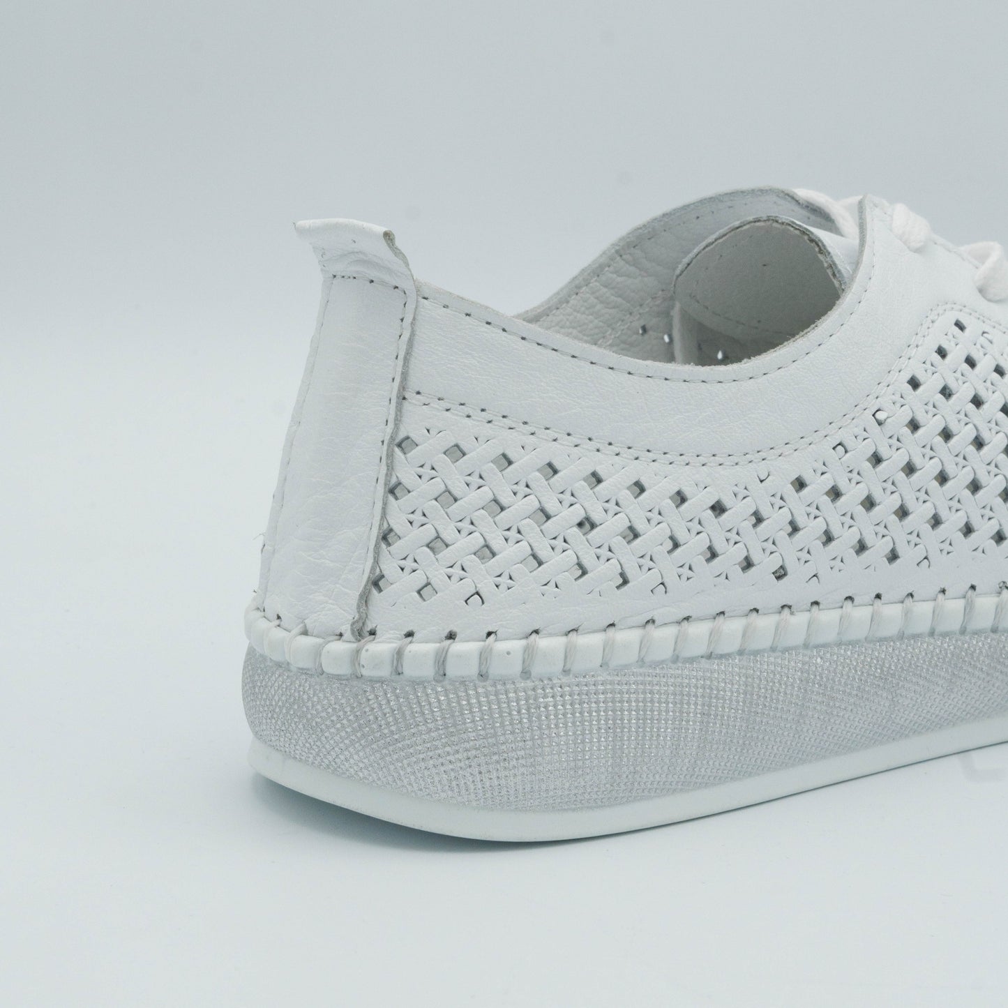 PANTOFI 102